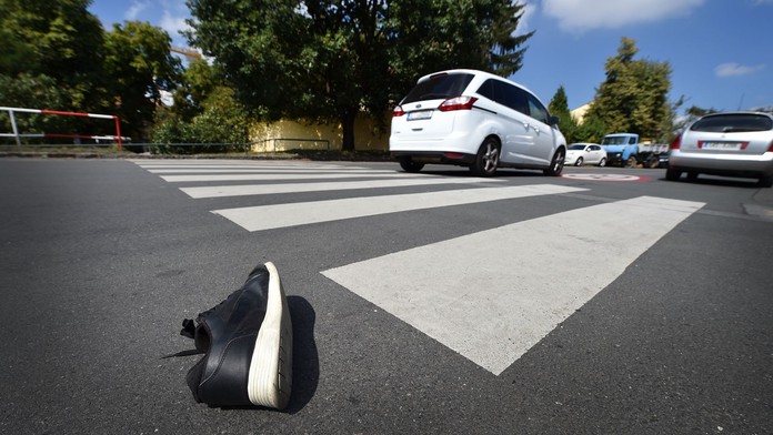 Auto srazilo v Ostravě dva lidi, oba skončili na urgentním příjmu