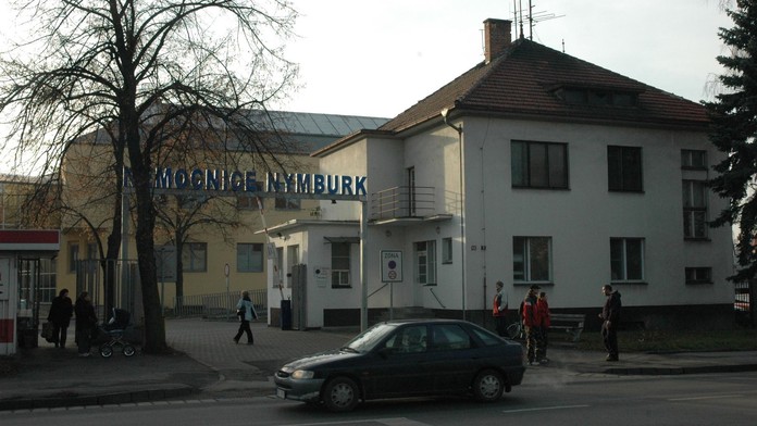 V nymburské nemocnici muž napadl sestřičku. Dostala ránu lopatou