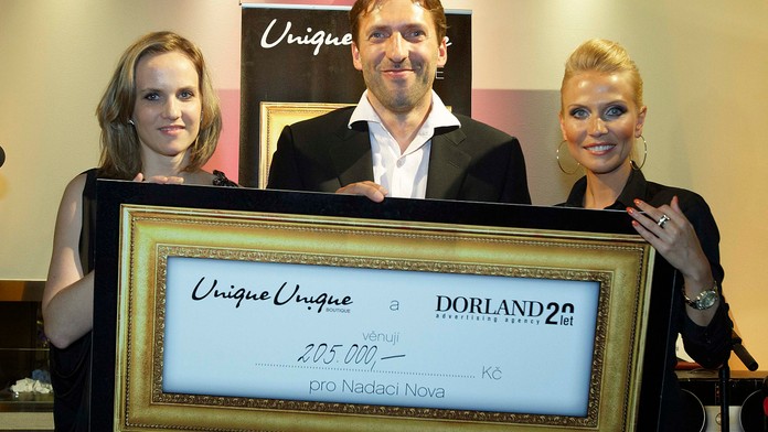 Dražba luxusních předmětů přinesla Nadaci Nova přes dvě stě tisíc!
