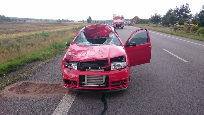 Cyklista srážku s autem nepřežil, náraz vozidlo zcela zdemoloval