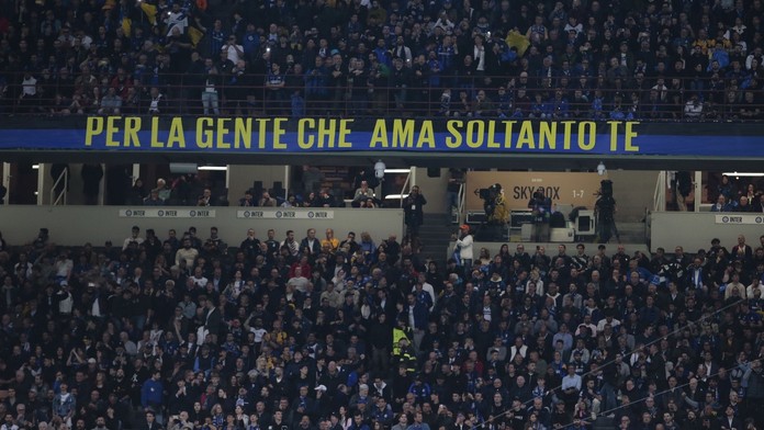Fanoušci úspěchu. Po třetím gólu Barcelony odešli, marně se snažili vrátit