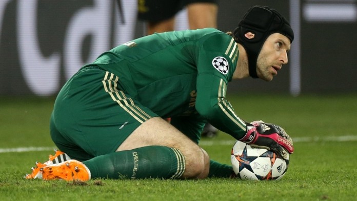 Gólman Čech podstoupil operaci. Není jisté, zda stihne start nové sezony
