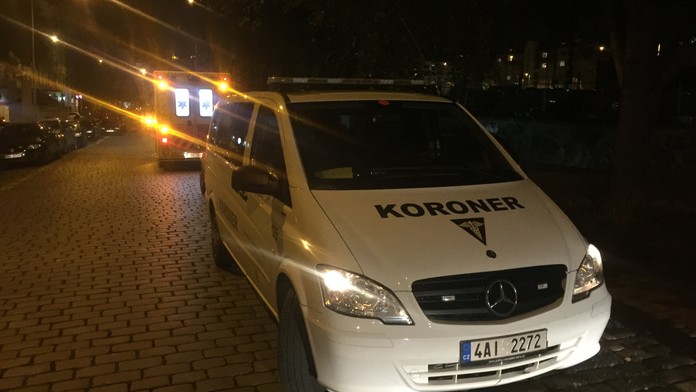 V Plzni našli v odstaveném autě dvě mrtvoly, případ řeší kriminálka