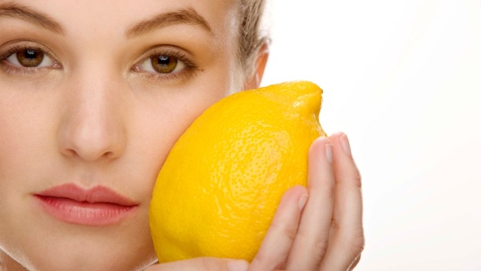 Citrony obsahují nebezpečnou látku, které se nezbavíte!