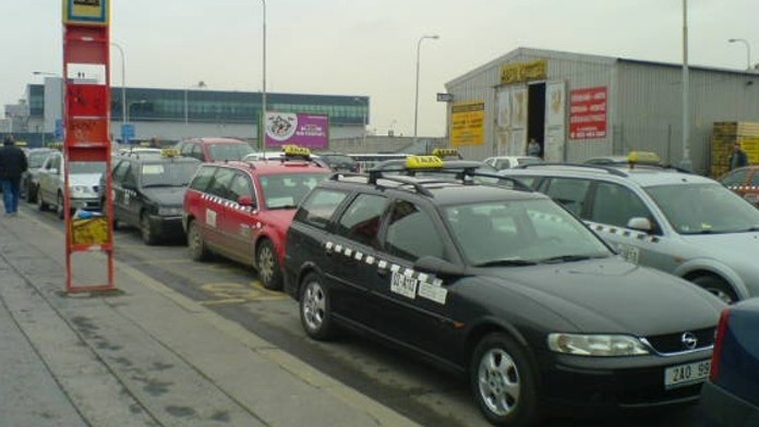 EXKLUZIVNĚ: Taxikáři opět blokují Holešovice!