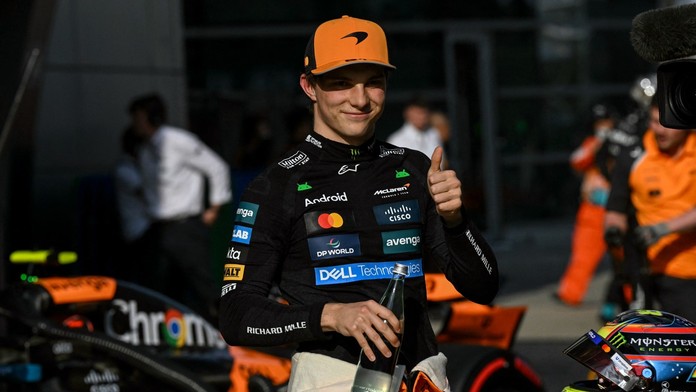 Piastri slaví v Číně první pole position kariéry. McLareny rozdělil Russell