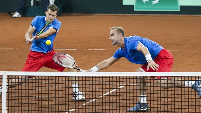 Záhada nápoje v plastové lahvi: Mluvčí prozradil, co Jebavý popíjel