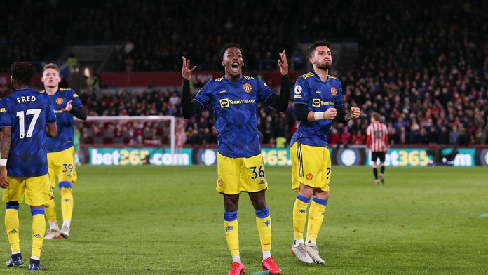 Manchester United konečně zvítězil, Tottenham otočil zápas s Leicesterem