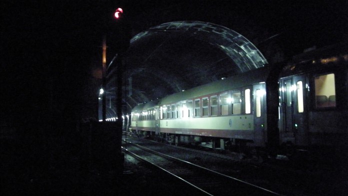 Záhadná smrt! Pod železničním mostem našli mrtvého muže