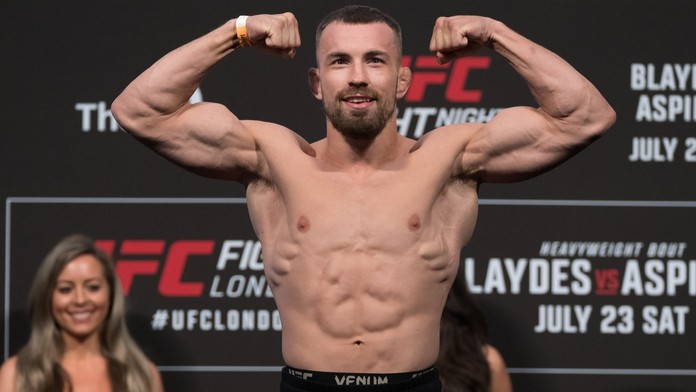 Slovák Klein má další výhru v UFC. Soupeře udolal na body