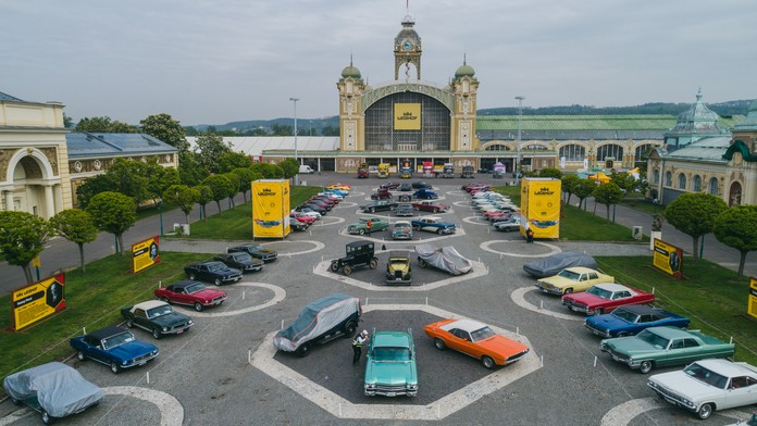 Na automobilové Legendy se chystají tisíce lidí. Výstava se koná celý víkend