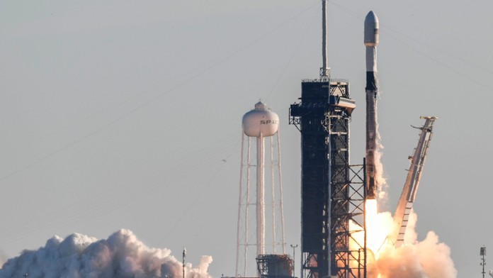 SpaceX opět trhá rekordy! Stejná raketa letěla do vesmíru už osmkrát