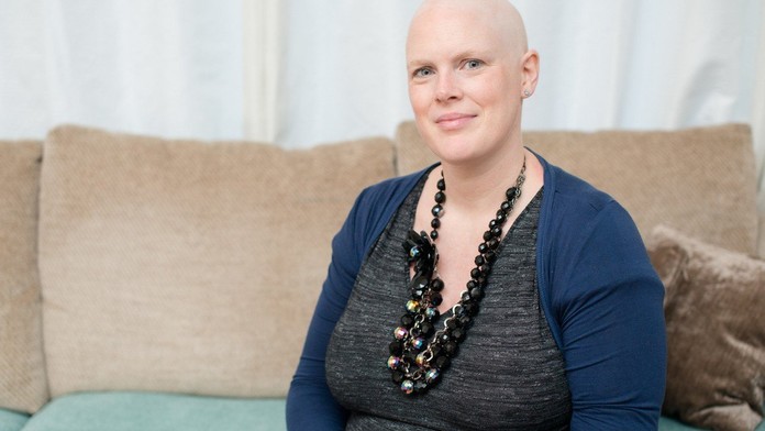 Těhotná odmítla chemoterapii, aby chránila dítě. Skončilo to tragicky