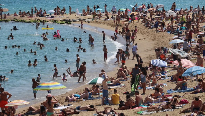 "Táhněte!" vzkazují Španělé turistům. Neváhají na ně i zaútočit