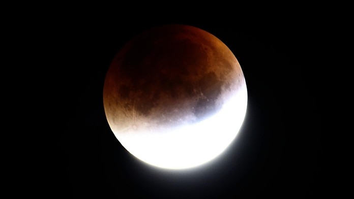 Blíží se magický úplněk! Takový Měsíc většina lidí ještě neviděla