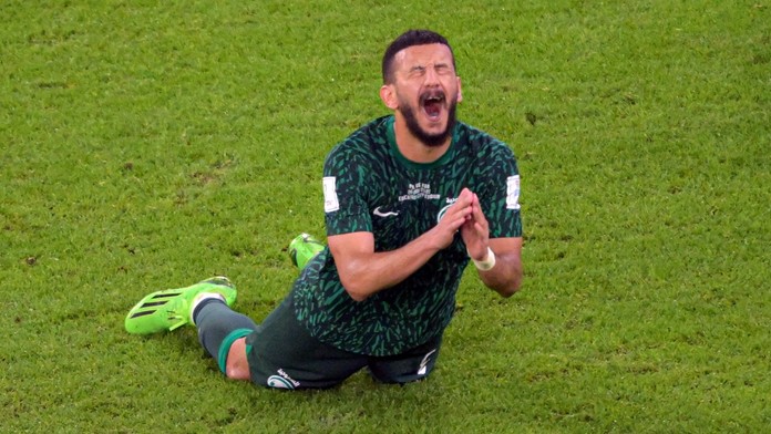 Saúdský obránce byl po chybě zdrcený. V kabině ho uklidňoval ministr sportu
