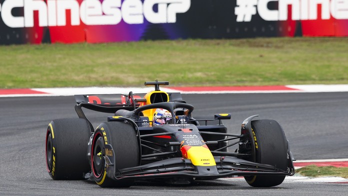 Sprint pro Verstappena. Ricciardo na bodech, Hamilton dostal penalizaci