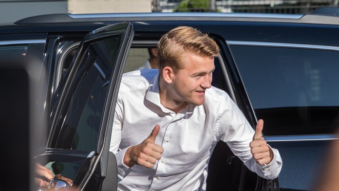 Klouček z Ajaxu je nejdražším bekem v historii, Juventus slaví!