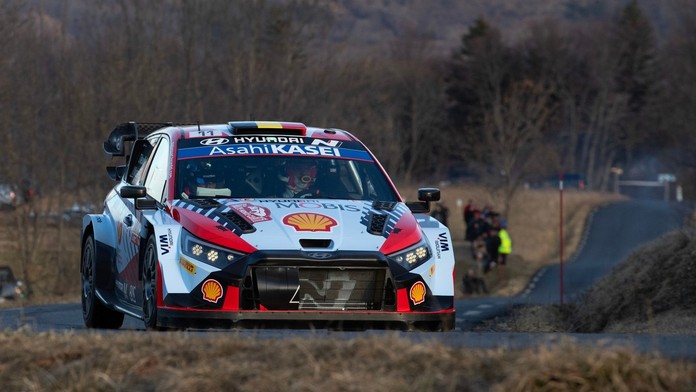 Belgičan Neuville má druhý titul z Rally Monte Carlo, Ogiera porazil o 16 vteřin