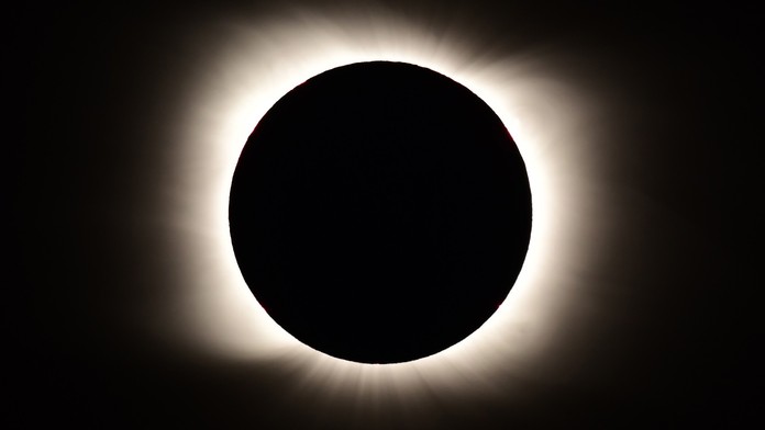 Nevšední záběry! Podívejte se, jak vypadá zatmění Slunce nad Chile z vesmíru