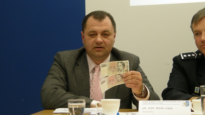 Na dluh si chtěl vydělat falšováním bankovek, tiskl je na kopírce