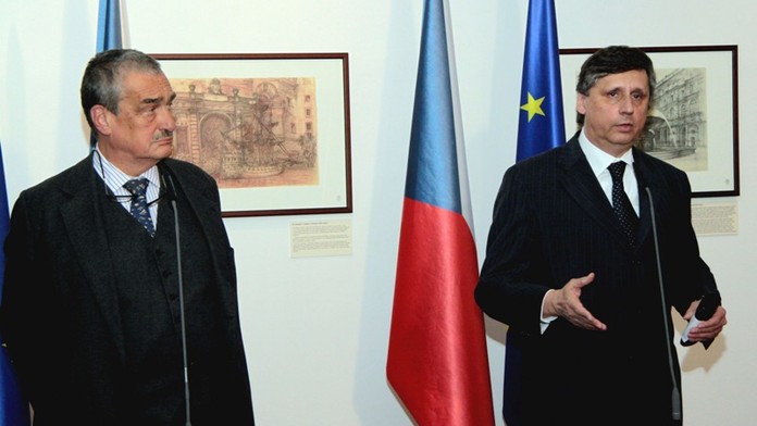 Zaplatí Jan Fischer "prezidentské" dluhy? Zbývá už jen pár dní!