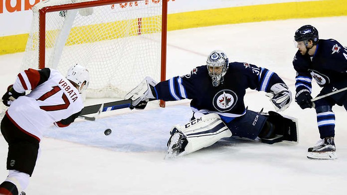Pavelec zažil parádní návrat. V zámoří se mluví o zákroku roku!