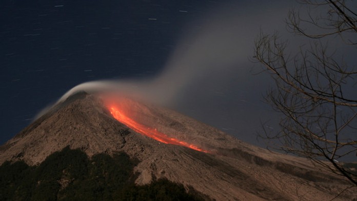Počet mrtvých, které zabila indonéská sopka Merapi, stále stoupá