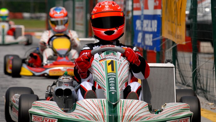 Schumacher (44) se chystá za volant motokáry, bude závodit proti synovi kolegy (15)