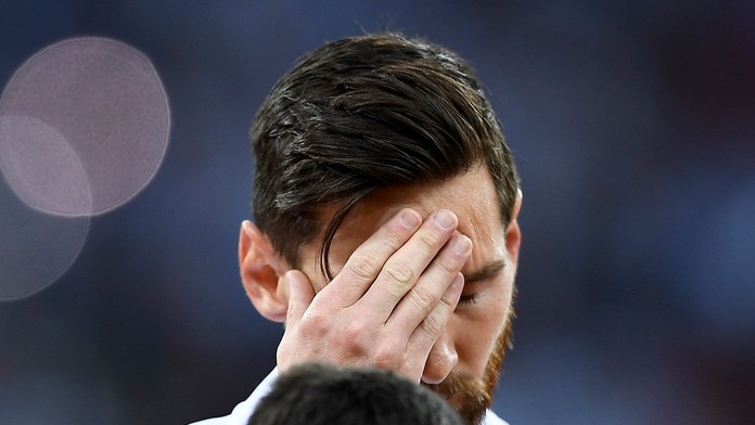 Všichni řeší Messiho zakrytou tvář před zápasem. Je prý na dně!