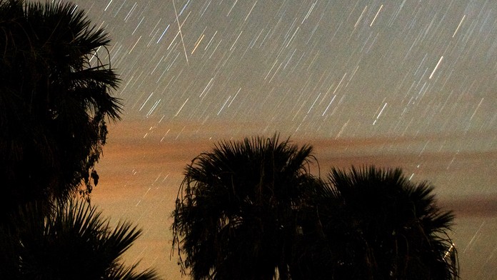 Dnes v noci rozsvítí oblohu tisíce meteoritů, mají být skvěle vidět