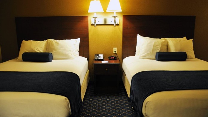 Turisté vybrakovali hotel, teď mají obří ostudu. Češi už se poučili