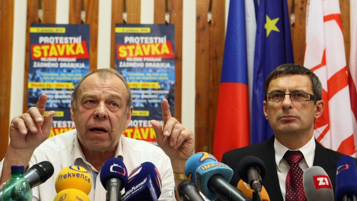 100 tisíc státních zaměstnanců se zúčastní středeční stávky odborů