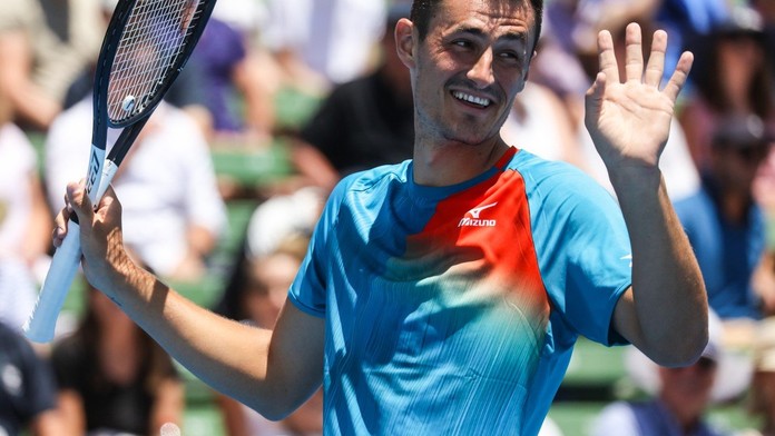 Neuvěřitelný úder! Tomic ukončil zápas esem mezi nohama