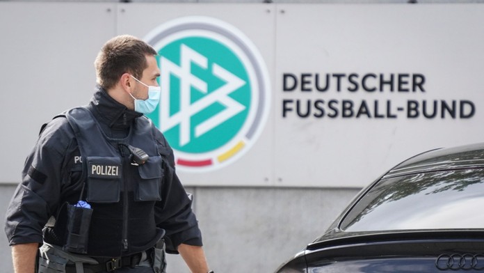 Německý fotbalový svaz prohledala policie! Vyšetřuje daňový únik