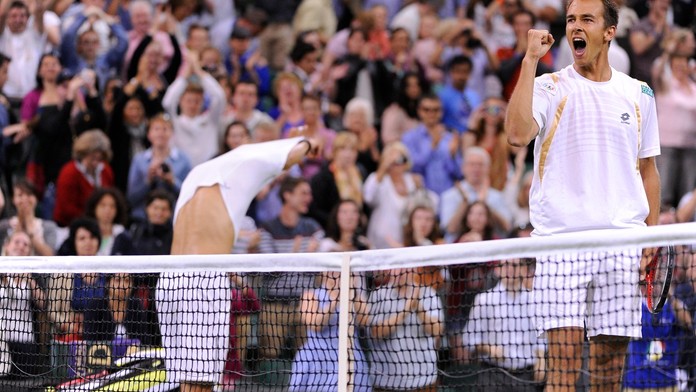 Největší senzace v historii Wimbledonu. Šokoval i Čech!