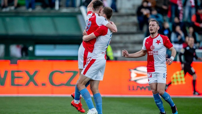 Slavia si smlsla na oslabené Dukle. Střelecky zářil Hušbauer
