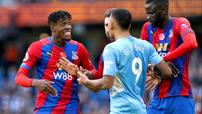 Útočník Crystal Palace sestřelil gólem City, teď je obětí rasismu