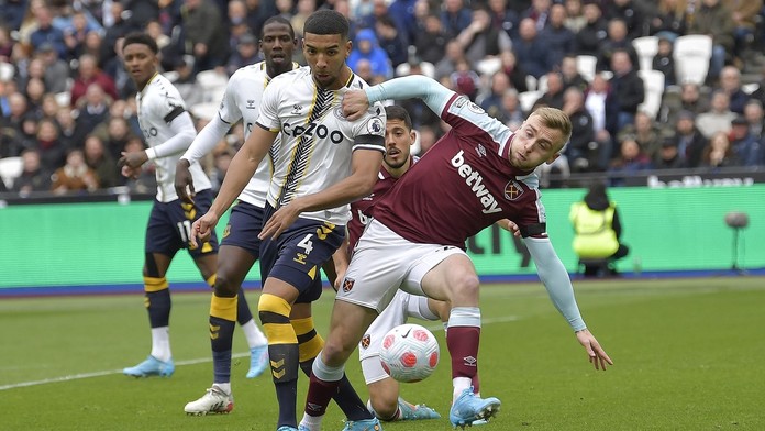 West Ham se proti Evertonu nadřel, pak oslavil výhru. Coufal už byl na lavičce