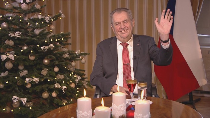 Zemanovo rozloučení je konec jedné éry, shodují se politici. Tečku prý udělají volby