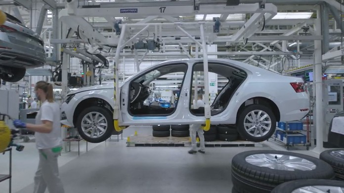 Automobilka Škoda musela zastavit výrobu