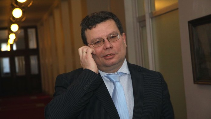 Vondra: Odstraňte závady letounů CASA, nebo odstoupíme!