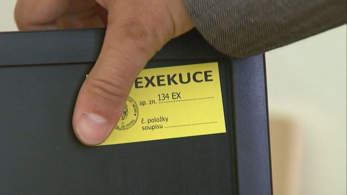 Exekutoři neprávem využívali údaje tisíců lidí! Chybu udělalo ministerstvo