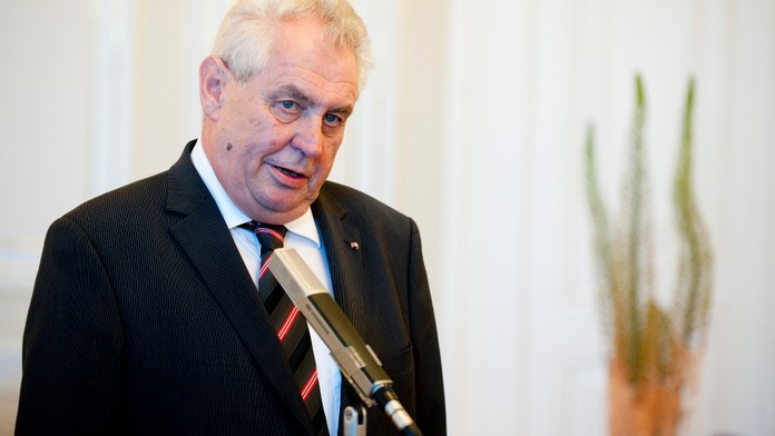 SLEDUJTE ŽIVĚ: Zeman řekne, jak mu bylo, když na něj letělo vejce