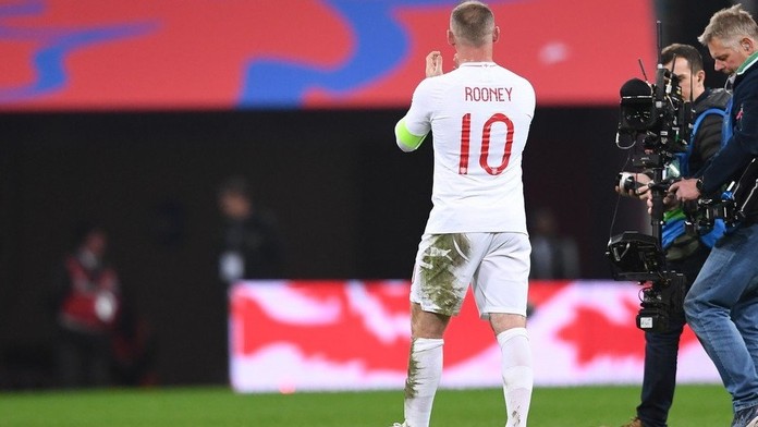 Rooney odehrál poslední zápas za Anglii. Odešel s blátem na zadku