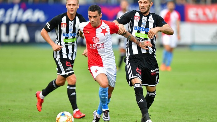 Slavia dala v Budějovicích tři góly a vede tabulku. Trefil se i Stanciu