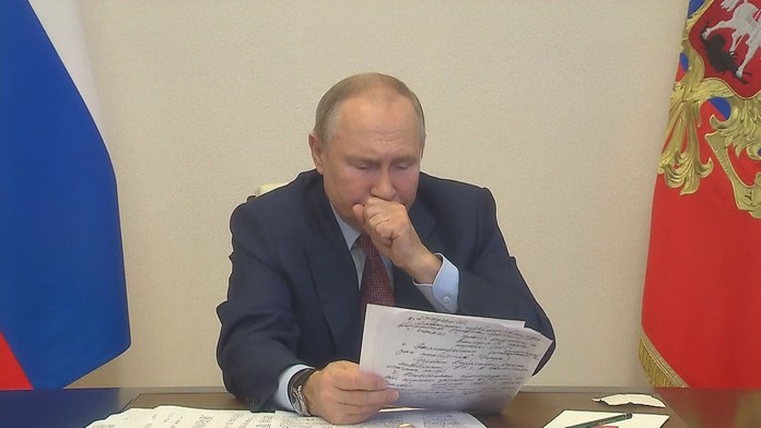 Putin porušil svůj vlastní zákon. Invazi na Ukrajinu označil za válku