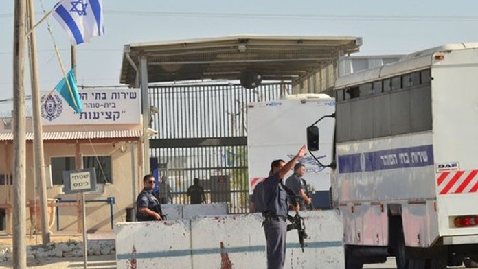 Z izraelského vězení utekli palestinští radikálové, lžícemi vykopali tunel
