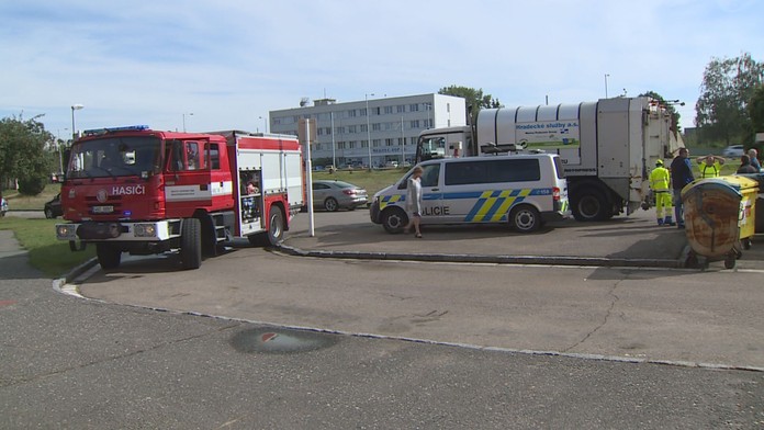 Popelářské auto na Sokolovsku srazilo seniora. Muž na místě zemřel