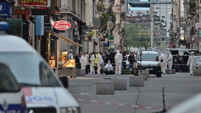 Policie dopadla útočníka z Lyonu! Při výbuchu zranil třináct lidí
